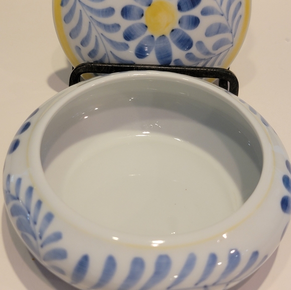 Andrea by Sadek Lidded Trinket Box Yellow, Blue & White Floral Pre-owned - Picture 3 of 7